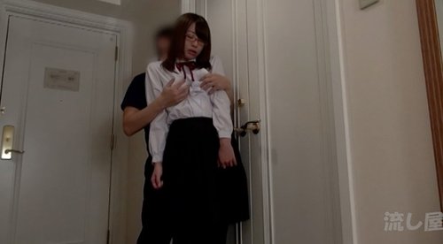 FC2 Saki Hatsumi Không Che Thô Creampie Đồng Phục Lolita Nuốt Tinh Dịch