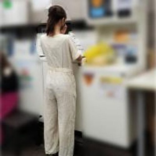 Femme mariée endettée attrapée et creampie à la laverie, non censuré